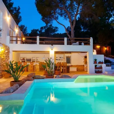 Classic For 12- Pool, Bbq, Big Exterior Area Villa