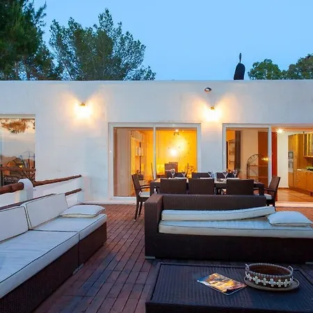 Classic For 12- Pool, Bbq, Big Exterior Area